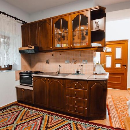 Bb Traditional Apartment Гирокастра Экстерьер фото